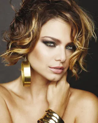 Hair styling ondulat și creț la domiciliu