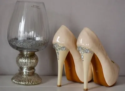Pentru a decora pantofi cu mâinile lor
