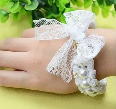 Ornamente cu mâinile lor din probele de țesut și master class (ei) Ornamente cu mâinile lor din mostrele de țesut și master-class