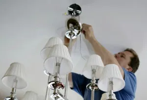 plafon de instalare candelabre suspendate