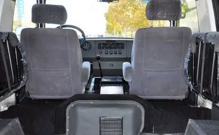 SUV-ul unic, cu mâinile sale