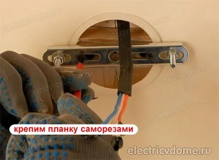 Instalarea candelabrele cu mâinile lor