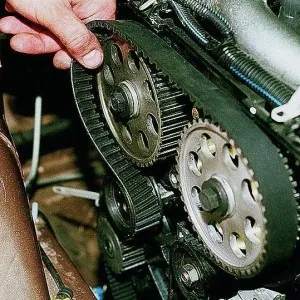 Înlocuirea curelei de distribuție Ford Focus 2 cu mâinile 1 (motor Ford Focus) Înlocuirea curelei de distribuție Ford Focus 2 cu mâinile lor 1
