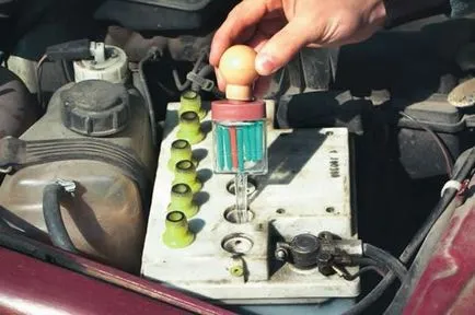 Înlocuirea electrolitul din bateria vehiculului (utilizator) Înlocuirea electrolitul din bateria masinii