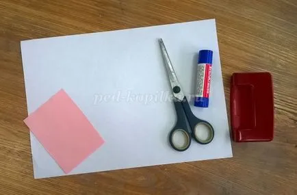 Iepurele benzile de hârtie cu mâinile (lor) Iepurele hârtiei de benzi cu mâinile