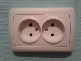 Instalarea unui soclu intern cu mâinile în casă cu apartamente