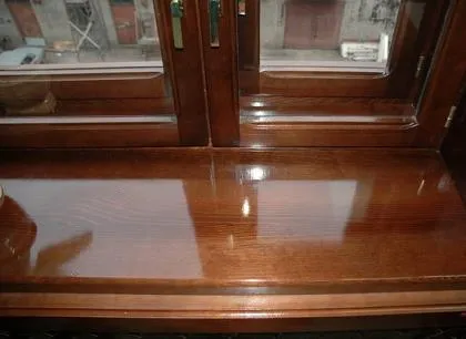 Instalarea pervazul cu mâinile (lui) Instalarea pervazul cu propriile sale mâini