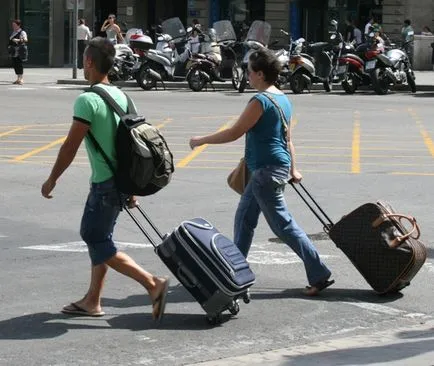Care este diferența și modul în care aceasta diferă de migranți imigranți