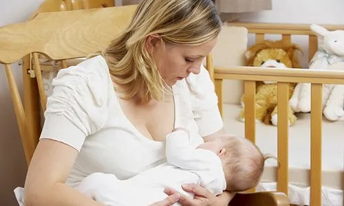 годування дитини грудьми з температурою