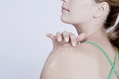 як лікувати кропивницю мазь