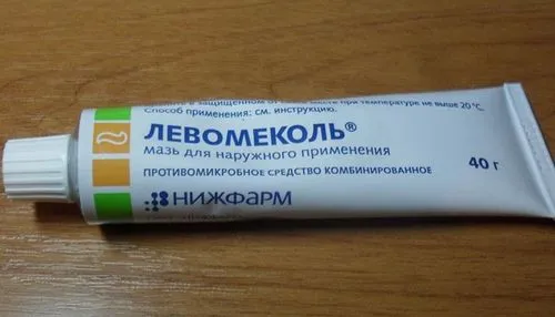 Левомеколь від прищів на обличчі: чи допомагає мазь і як її застосовувати мазь