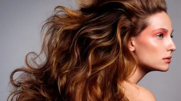 Forme și tehnici de colorare pe fotografie parul inchis la culoare