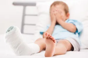 як лікувати забій брови