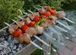 marinată delicioase pentru gratar de pui cu maioneza, otet, bere sau rețete iaurt