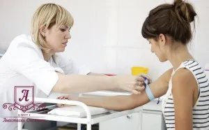 чи можна визначити вагітність на першому тижні