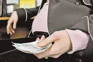 допомога по вагітності та пологах розмір одноразова максимальне мінімальне як розрахувати розрахунок коли виплачується термін виплати