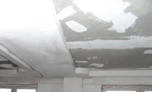 Ca tapet pokleit pe tavanul propriu
