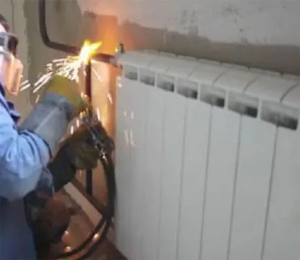 Înlocuirea radiatorului de încălzire într-un apartament, cum de a schimba bateria, fotografiile detaliate și - lumină (încălzire) Înlocuirea radiatorului de încălzire într-un apartament, cum de a schimba bateria, fotografii detaliate și - ușor