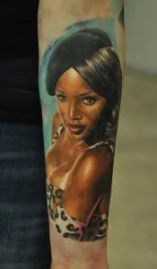 Înțeles femeie tatuaj sau o femeie, ceea ce înseamnă un tatuaj