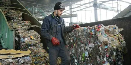 15 fotografii sunt sticle de plastic de reciclare din România (plastic) 15 fotografii sunt sticle de plastic de reciclare din România