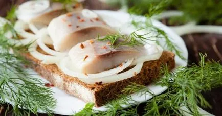 8 este capabil să rapid și gustos hering marinate (linguri de apa sarata) 8 moduri de hering și rapid, gustos murături