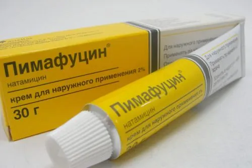 вухо шкіра лущення