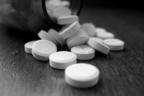 червоне горло у дорослого ніж лікувати супроводжують симптом як запобігти захворюванню способи лікування інгаляції і народні методи
