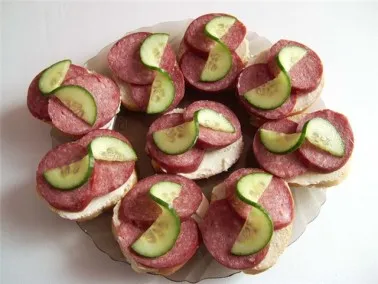 Sandwich-uri cu cârnați - rețete populare cu fotografii (foto) Sandwich-uri cu cârnați - rețete populare cu fotografii