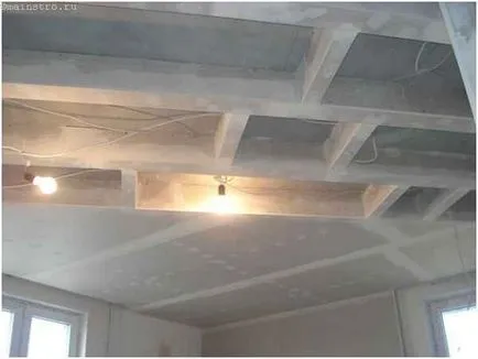 Că primul plafon stretch sau tapet