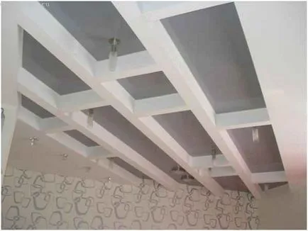 Că primul plafon stretch sau tapet