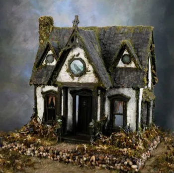 Casa decorative mici pentru o gradina sau case pentru paturi (o casa in miniatura pentru gradina.) Casa decorative mici pentru o gradina sau de flori paturi pentru case