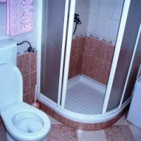sală de dușuri fotografii baie mică, opțiuni de aspect (duș într-un colț foto baie mică) sală de dușuri fotografii baie mică, opțiuni de aspect