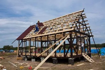 Casa de paie cu propriile lor mâini