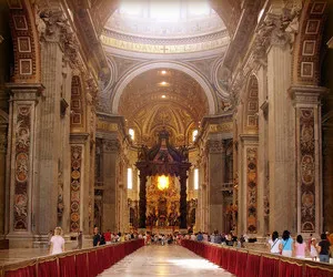 Cea mai mare altar creștin de pelerinaj pentru incepatori - femeie e zi (Christian) Cea mai mare altar de pelerinaj crestin pentru incepatori - femeie s zi