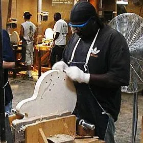 Cum de a face Gibson Guitars