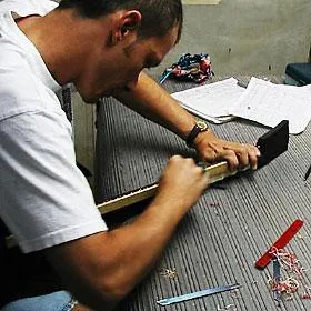 Cum de a face Gibson Guitars