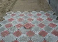 Cum să se stabilească dale de pavaj (mai bine pentru a pune dale de pavaj) Cum să se stabilească dale de pavaj