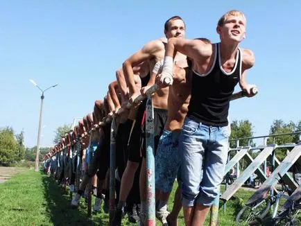 Cum să învețe să facă flotări pe barele de 4 pași pentru succes