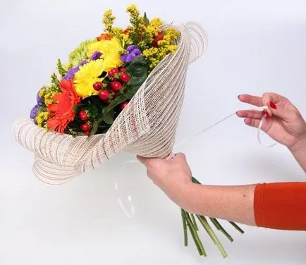 Cum sa faci un buchet cu mâinile lor din asters, crizanteme, fotografii și video trandafiri (ei) Cum sa faci un buchet cu mâinile lor din asters, crizanteme, fotografii și video trandafiri