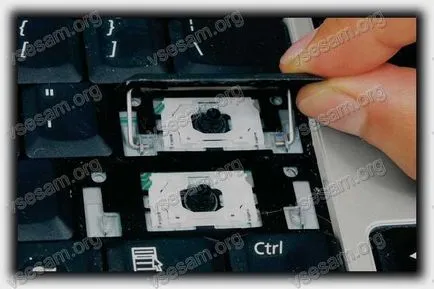 Cum se curata o tastatura pe un laptop la domiciliu
