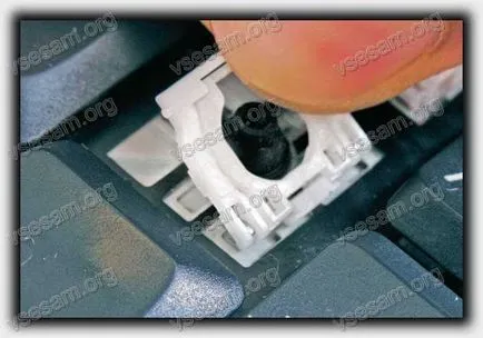 Cum se curata o tastatura pe un laptop la domiciliu
