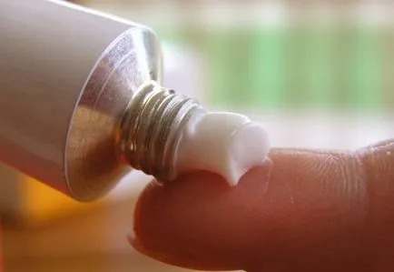 Psoriasis képen kezek, és hatékony kezelése a tünetek a kenőcsök (psoriasis) Psoriasis a kezében a fotó, a tünetek és a hatékony kezelés kenőcsök