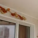 A nyílások az erkélyen és a fal közötti kerítés, valamint mint javított