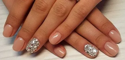 Shellac strasszokkal és flitterekkel fotó ragasztóanyag otthon