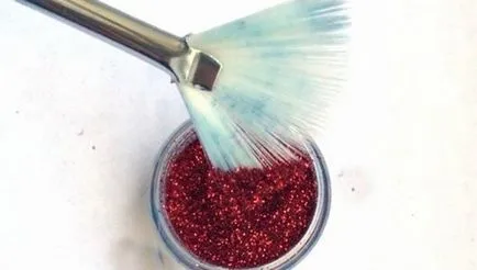 Shellac strasszokkal és flitterekkel fotó ragasztóanyag otthon
