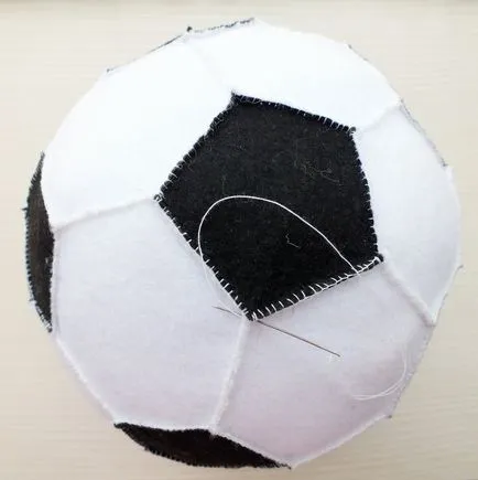 Varrni egy futball-labda nemezből - Fair Masters - kézzel készített, kézzel készített (fekete nemez) Varrni egy futball-labda nemezből - Fair Masters - kézzel készített, kézzel készített
