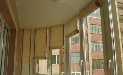 Vakok erkélyek kezük
