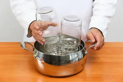 Amint azt a sterilizált üvegekbe Amint azt a sterilizált üvegekbe