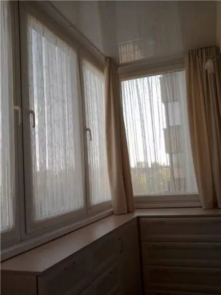 Vakok erkélyek kezük