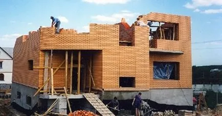 Házak építése mellett a legfontosabb a téglák